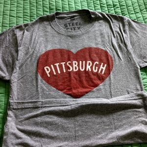 Pittsburgh heart tee